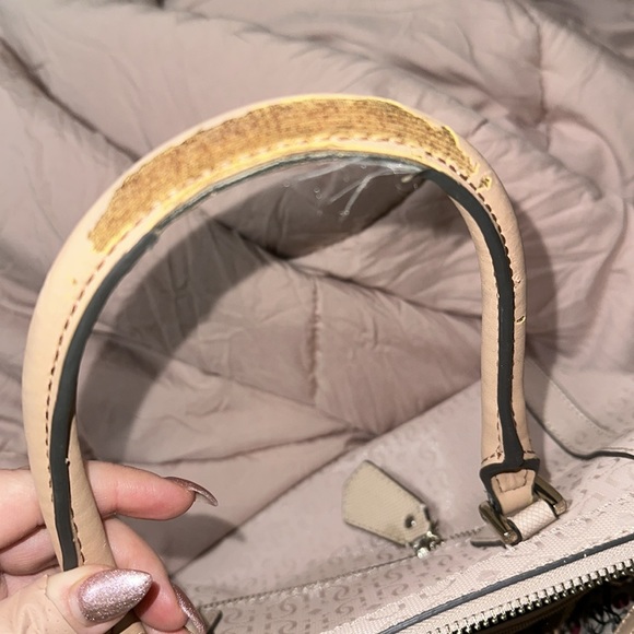 Guess Purse - Picture 6 of 9